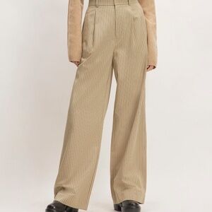 Everlane The Draper Pleated Pant in Buttersmooth Yellow Base - Size 2